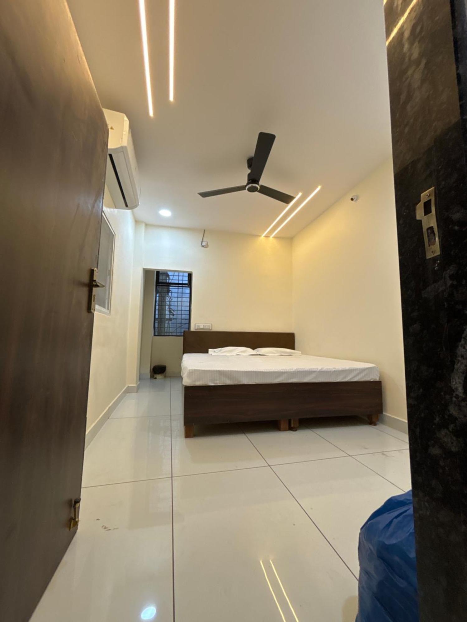 Hotel Shreenidhi Comfort Stay Ujjain Luaran gambar